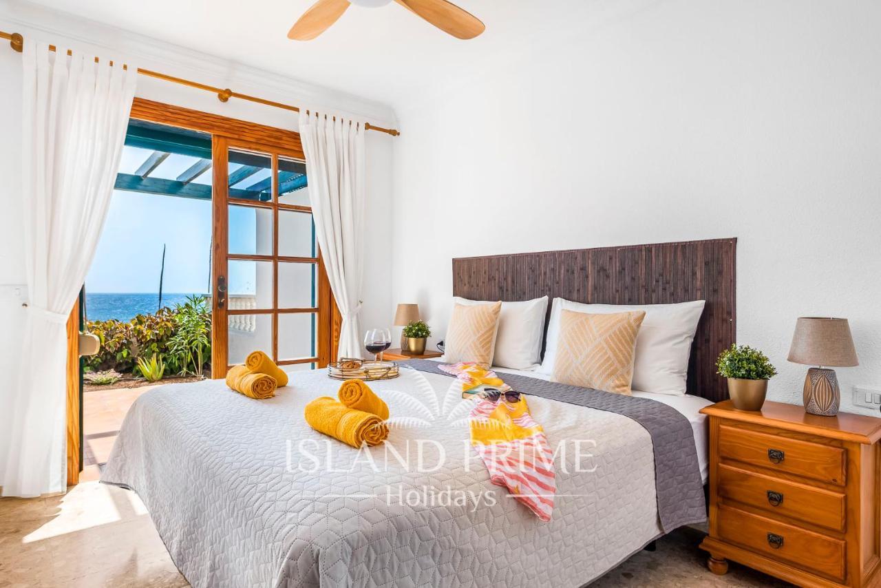 Oceanfront With Stunning Views Lbr650